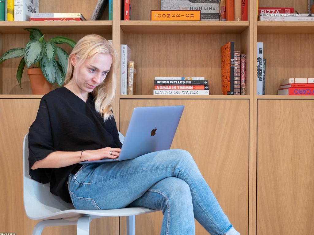 ផលប៉ះពាល់នៃព័ត៌មានថ្មីលើអាជីវកម្ម